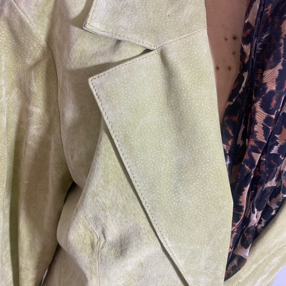 Light green 100% Leather/suede Long Sleeve Jacket. Size L. - Picture 4 of 15